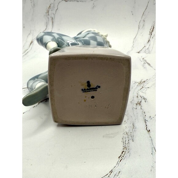 Lladro Jester Harlequin Block Letter B #5076 Figurine Spain - Picture 6 of 10